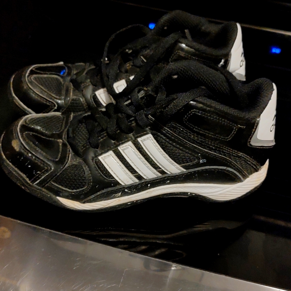 Kids cleats
